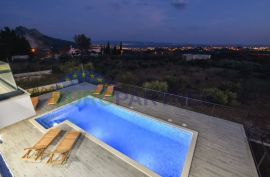 Vila sa prekrasnim pogledom nedaleko od Splita, Split, Ev