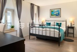 Split, Centar - dvoetažni stan s tri jedinice, Split, Apartamento