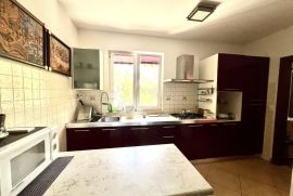 Stan sa dvorištem u Rovinjskom Selu, Rovinj, Appartment