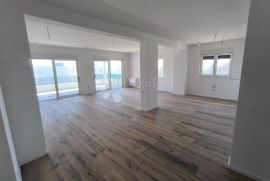 Stan  Tik do Mora na drugom katu, Sukošan, Appartment