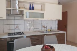 Prakrasan stan s dvorištem i pogledom na more, Labin, Apartamento