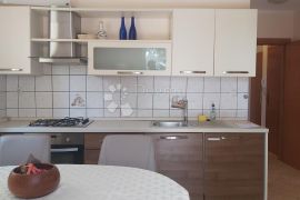 Prakrasan stan s dvorištem i pogledom na more, Labin, Apartamento