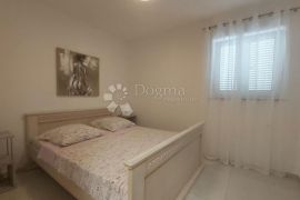 Stan u prizemlju s dvorištem i pogledom na more, Labin, Appartement