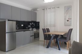 Stan u prizemlju s dvorištem i pogledom na more, Labin, Appartement