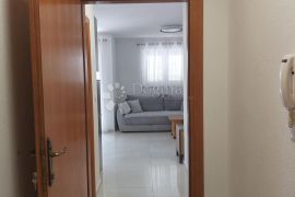 Stan u prizemlju s dvorištem i pogledom na more, Labin, Appartment