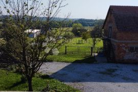 Kuća s potencijalom na zanimljivoj lokaciji, Preseka, Famiglia