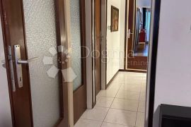 PRILIKA! STAN U SPLITU NA ODLIČNOJ LOKACIJI, Split, Appartment