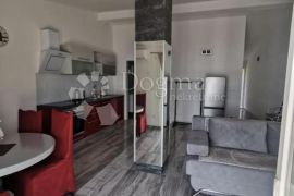 KUĆA S TRI APARTMANA UZ MORE, Karlobag, Casa