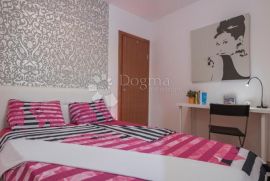 MALINSKA - ŠARMANTAN JEDNOSOBAN APARTMAN, Malinska-Dubašnica, Appartement