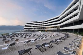 HOTEL PRVI RED DO MORA 700 LEŽAJEVA, Ticari emlak