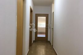 Gornja Vežica-stan za mlade studentice ili radnice, Rijeka, Appartement