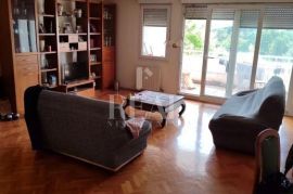 Dobra prilika, trosobni stan u Splitu sa garažom na Pazdigradu!, Split, Appartamento