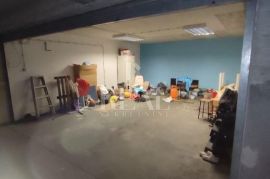 Dobra prilika, trosobni stan u Splitu sa garažom na Pazdigradu!, Split, Διαμέρισμα