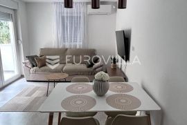 Istra, Pula, moderno opremljen  dvosoban stan NKP 46 m2 u blizini svih sadržaja, Pula, Apartamento