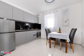 ISTRA,LABIN,RABAC, STAN SA DVORIŠTEM I POGLEDOM NA MORE, Labin, Apartamento