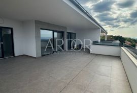 Drenova, penthouse 100m2 sa čarobnim pogledom, Rijeka, Daire