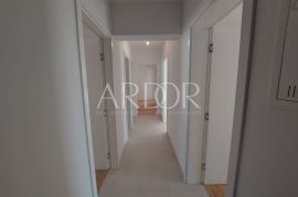 Novalja, nogradnja, stan u prizemlju 309 m2!, Novalja, Apartamento