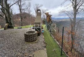 Lokve, kućica iznad jezera s predivnim pogledom, Lokve, بيت