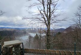 Lokve, kućica iznad jezera s predivnim pogledom, Lokve, Kuća