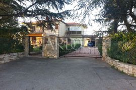 Brtonigla, kuća sa 15.056m2 građevinskog zemljišta, Brtonigla, Famiglia