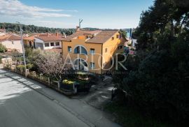 Rovinj, apartmanska kuća u blizini mora, Rovinj, Σπίτι