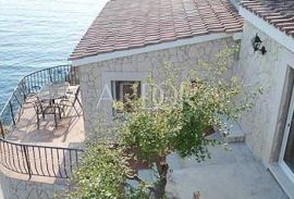 Vrbnik, kuća na litici, Vrbnik, Haus