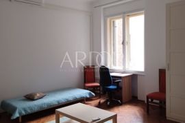 Strossmayerova ulica, dva stana, zgrada sa liftom, Rijeka, Appartment