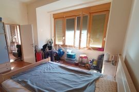 Strossmayerova ulica, dva stana, zgrada sa liftom, Rijeka, Flat