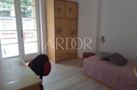 Strossmayerova ulica, dva stana, zgrada sa liftom, Rijeka, Appartement