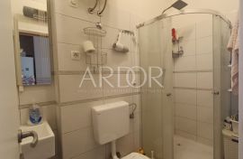 Strossmayerova ulica, dva stana, zgrada sa liftom, Rijeka, Flat