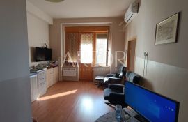 Strossmayerova ulica, dva stana, zgrada sa liftom, Rijeka, Flat