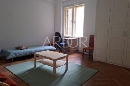 Strossmayerova ulica, dva stana, zgrada sa liftom, Rijeka, Appartment