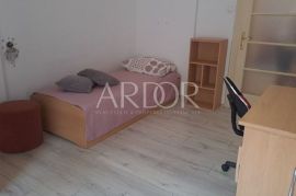 Strossmayerova ulica, dva stana, zgrada sa liftom, Rijeka, Appartement