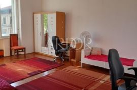 Strossmayerova ulica, dva stana, zgrada sa liftom, Rijeka, Appartment