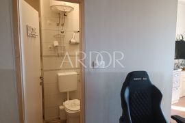 Strossmayerova ulica, dva stana, zgrada sa liftom, Rijeka, Appartement