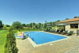 Rovinjsko Selo, villa 385 m2, Rovinj, Famiglia