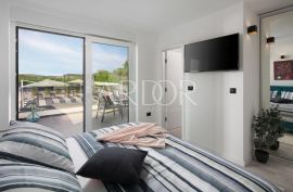 Poreč, moderna villa 203 m2, Poreč, Maison