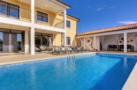 Tinjan, lijepa villa sa bazenom, Tinjan, بيت