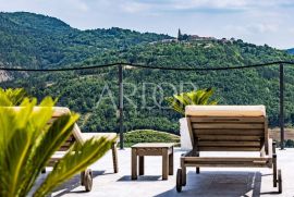 Istra, luksuzna villa sa 20000 m2 okućnice, Cerovlje, Famiglia