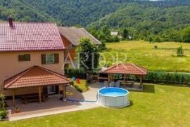 Bjelolasica, kuća sa apartmanima, Ogulin, House