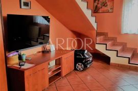 Dražice, dvoetažni stan 3S+DB, Jelenje, Appartement