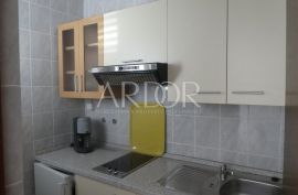 MALINSKA, DUBAŠNICA - KUĆA SA 14 APARTMANA, Malinska-Dubašnica, Дом