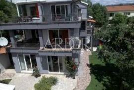 Matulji, Brešca, kuća sa 4 stana, Matulji, House