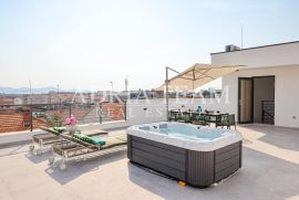 PENTHOUSE S KROVNOM TERASOM NA IZVRSNOJ LOKACIJI, NOVOGRADNJA - STANOVI, ZADAR, Zadar, Appartment