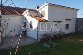 Jadranovo, kuća sa 3 apartmana, Crikvenica, House