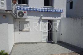 Jadranovo, kuća sa 3 apartmana, Crikvenica, Famiglia