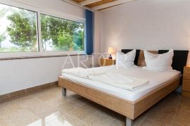 CRIKVENICA CENTAR -KUĆA S APARTMANIMA, Crikvenica, Дом