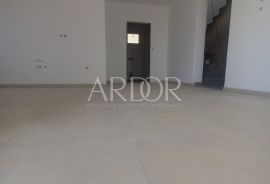 CRES, NOVOGRADNJA, DVOSOBAN APARTMAN SA OKUĆNICOM (S3.1), Cres, شقة