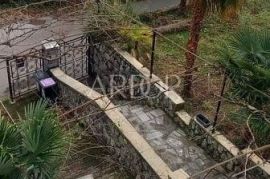 OPATIJA, KUĆA SA DVA STANA NA IZVRSNOJ POZICIJI, Opatija, House