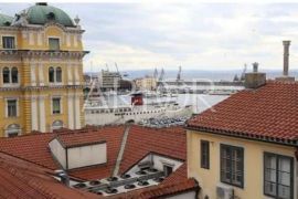 Centar, stan u visokom potkrovlju sa balkonom, Rijeka, Appartment